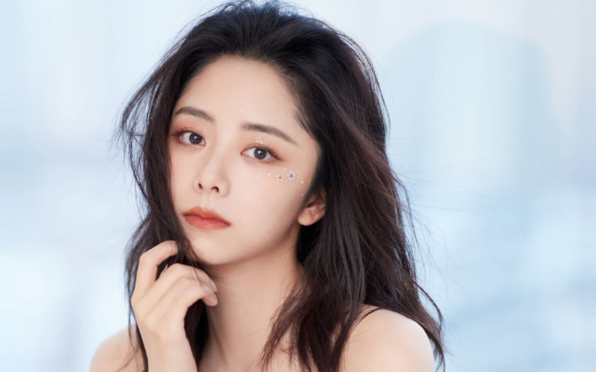 爱游戏在线登录入口-国足主场迁至成都气氛火爆，国足拍成