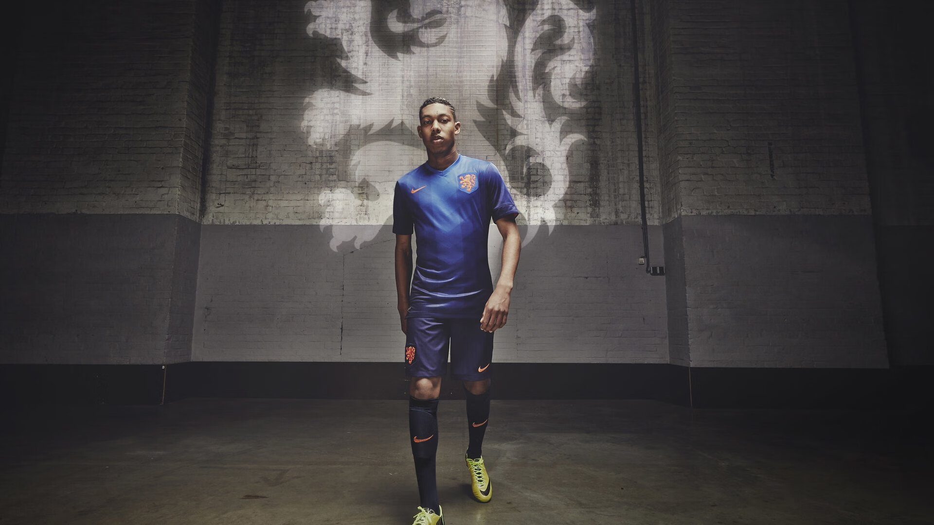 英超终场哨响：逆境中奋勇拼搏的感人瞬间，英超比赛中场休息多久