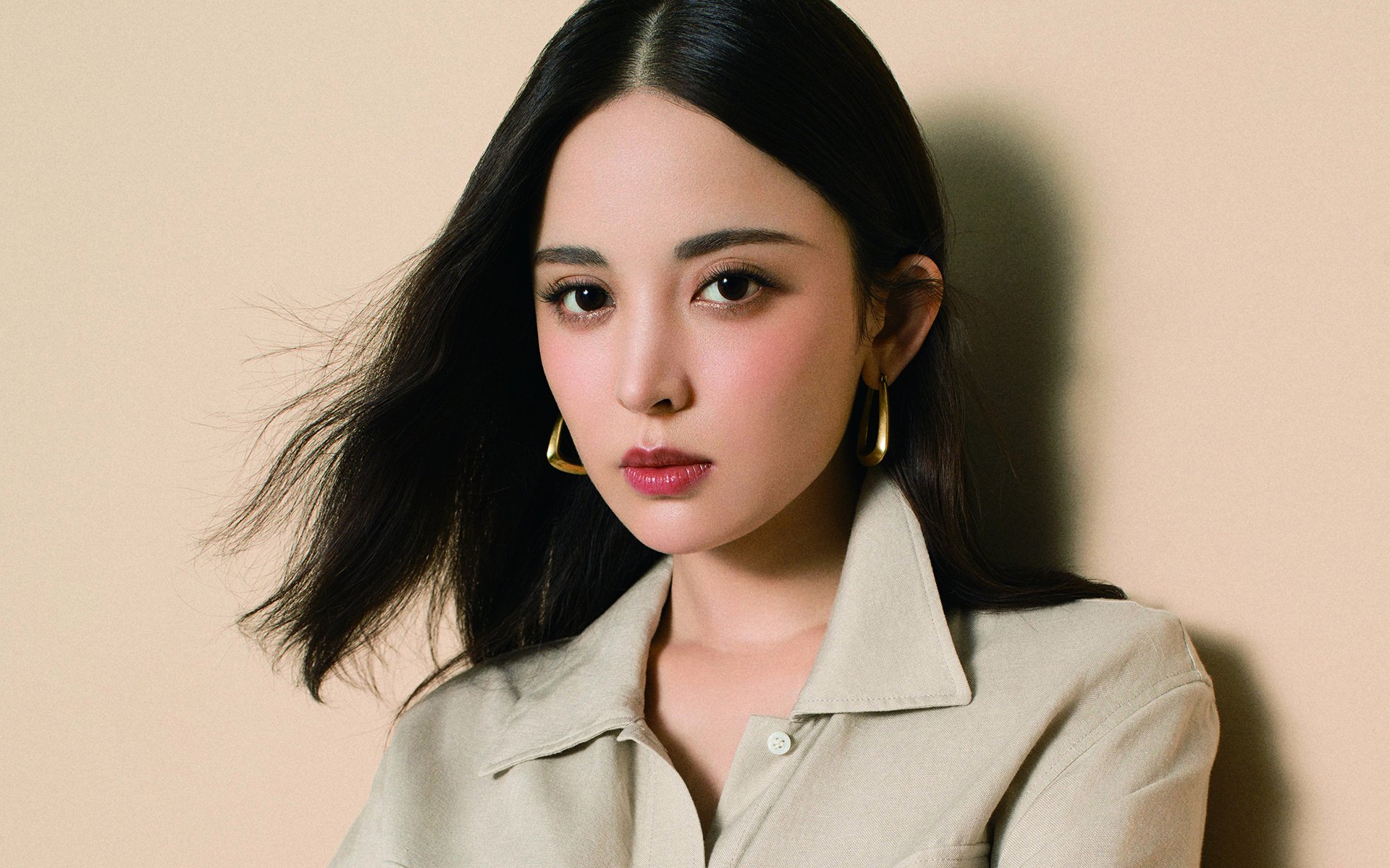 爱游戏体育在线app-【互动抽奖】粉丝现场参与赢取签名球衣，谁的签名球衣会升值